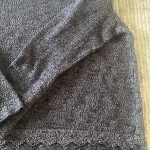 Eyeshadow Thin Sweater with Lace - Picture 9 of 13